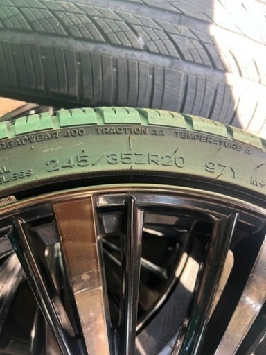 245/35ZR20