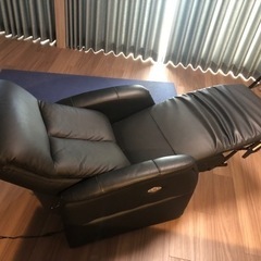 電動リクライニングチェア(コンフェ革 BK)の画像