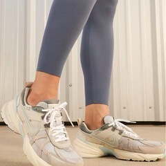 【新品】NIKE ナイキ V2K ラン 27.0cmの画像