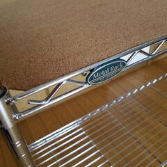 商談中】幅110㎝　アイリス　メタルラック　奥行34㎝　棚板2枚　シェルフ　収納棚　テレビ台　中古の画像