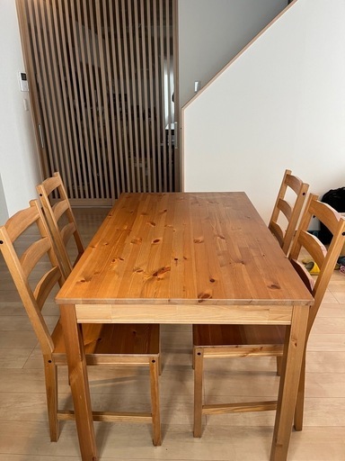 IKEA　ダイニングテーブルとチェアセット