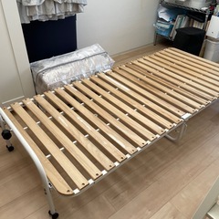 折りたたみベッドの画像