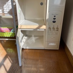 キッチン収納棚の画像