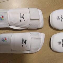 ミズノ　空手拳サポーター、防具セットの画像