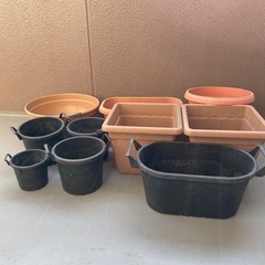 【お話中です】プラスチック鉢・ポットお譲りします