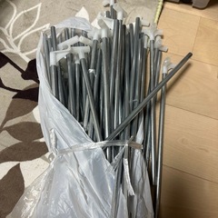 ワードローブの金属フレームだけの画像