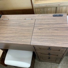 【ジモティー割引で最大15％OFF⭐️】 佐藤産業 ドレッサー 木製の画像