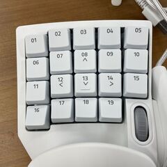 RAZER TARTARUS PRO ゲーミングキーパッド Mercury White RZ07-03110200 左手用 レイザー PC周辺機器 通電OK 札幌市手稲区の画像