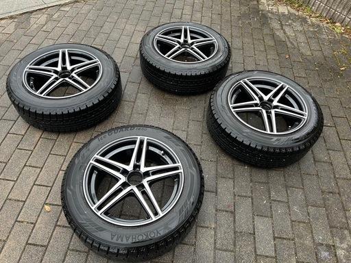 値下げしました‼️YOKOHAMA スタッドレス215/60R 17 iceGUARD iG60ホイール付き