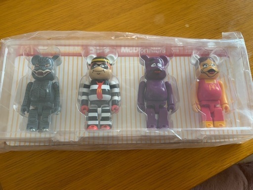 新品　マクドナルドvsゴジラ　BE@RBRICK 4種セット ゴジラVSマクドナルド BE@RBRICKベアブリック 4体セット ゴジラ VS