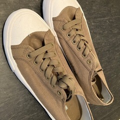ユニクロのスニーカーお譲りします。