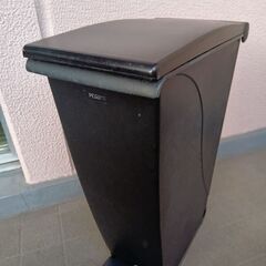 【無料】ゴミ箱、譲ります。