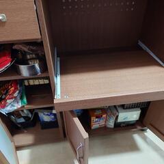 キッチンキャビネット　キッチンカウンター　食器棚の画像