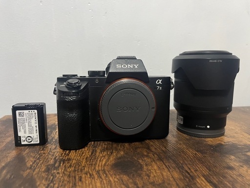 Sony α7 II ミラーレスカメラ 本体とレンズ付き　交渉中\n