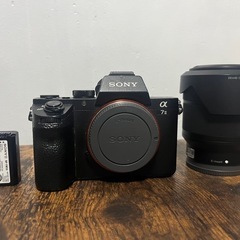 Sony α7 II ミラーレスカメラ 本体とレンズ付き　交渉中
