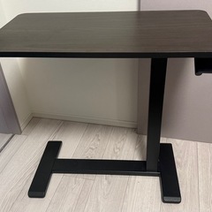 IKEAサイドテーブル　デスク　高さ調節可能　の画像