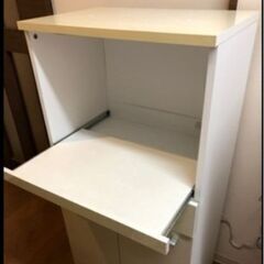 キッチンボード【収納力有り】食器収納の画像