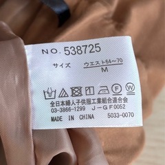 スリッド入りスカートの画像