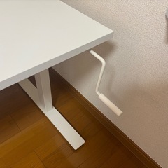 IKEA手動昇降式デスクの画像