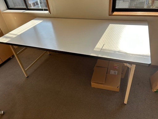 折りたたみテーブル　作業台　大きいテーブル