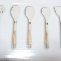 【お話あり・1000円です。米びつ・キッチンツール･フライパンラックセットまとめ売り】の画像