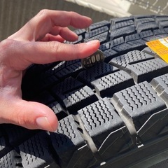 ラック付き スタッドレスタイヤ 17インチ 4本セット SUV装着可 の画像