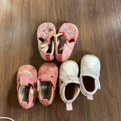 幼児用の靴3足　差し上げます。