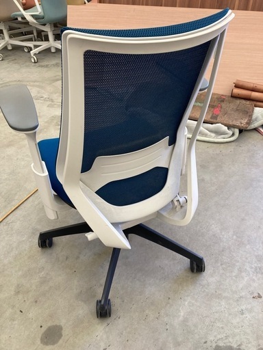 【来店予約制】【中古オフィス家具在庫充実】コクヨ　デュオラ　オフィスチェア　　検)事務机　オフィスチェア　ロッカー　ミーティングテーブ