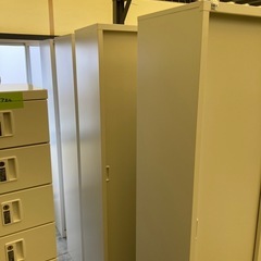 【来店予約制】【中古オフィス家具在庫充実】スチール　引き戸書庫　検)事務机　オフィスチェア　ロッカー　ミーティングテーブル　応接ソファ　美品多数　格安の画像