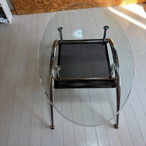 ガラステーブル交渉中