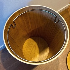 無印良品 MUJI　木製ごみ箱・袋止めワイヤー付 オーク材突板・丸型の画像