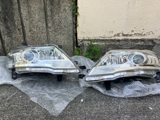 ニッサン　セレナ(C25)  後期ヘッドライト