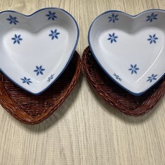 未使用ペア　ハートトレイ（籐籠付）の画像