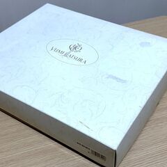 【箱入り・新品】YUMI KATSURA ユミ カツラ ひざ掛け  約70×130cmバラの花 花柄 美品 新品未使用品の画像