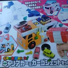 トミカのキャリアカー&カーゴジェットセットです