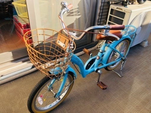 子供用自転車　16インチ　屋根付き駐輪場保管　補助輪付き