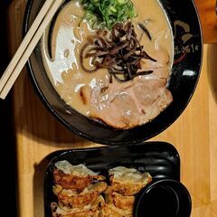 一緒にご飯を食べに行こうか？