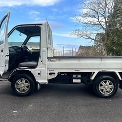 低走行の人気の4WDの軽トラ入りました‼️低走行8万キロ台☆月々9千円〜分割可‼️働くくるま軽トラ入りました！車検付き！【名義変更代込み】車内広い！人気のスバル サンバートラック‼️ドラレコ付☆そのまま乗って帰れます‼️の画像