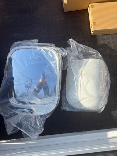 いすゞギガ　右ミラー新品未使用品