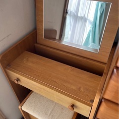 本日のみ！！
ドレッサー 椅子付き