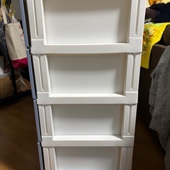 プラスチック製4段チェストの画像