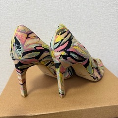 美品　R&E パンプスの画像
