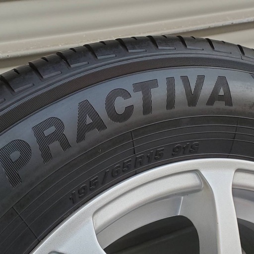 （終了）最終値下げ　バリ山タイヤ付き プリウス等　195/65R15 5H-100 終了）最終値下げ バリ山タイヤ付き プリウス等 195/65R15 5H-100