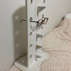 ハンドメイドのメガネスタンドの画像