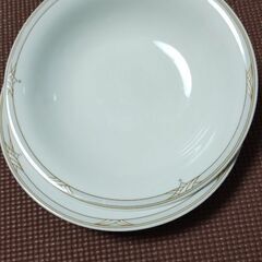 差しあげます!　Noritakeスープ皿2枚とノーブランド平皿1枚