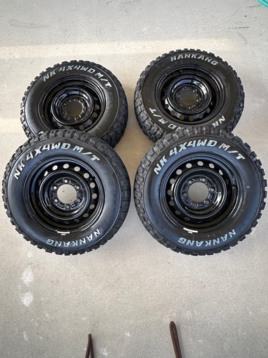 タイヤ　ホイール付き（6穴）