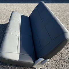 200系　ハイエース　シートカバー付きセカンドシート