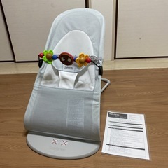 ベビービョルン バウンサーとおもちゃ