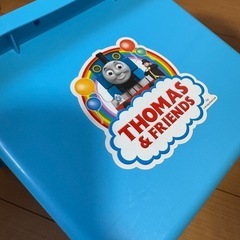 美品プラレール　たためるトーマス機関庫の画像