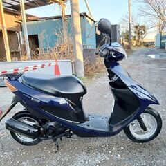 非常に良いエンジン。スズキ V50 ( アドレス )。バッテリーは新品。フロントブレーキパッドはほぼ新品。サイドスタンド付き。走行距離 5002 キロ。の画像